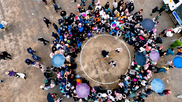 Bà con chơi kéo co tại Lễ hội Gầu Tào.