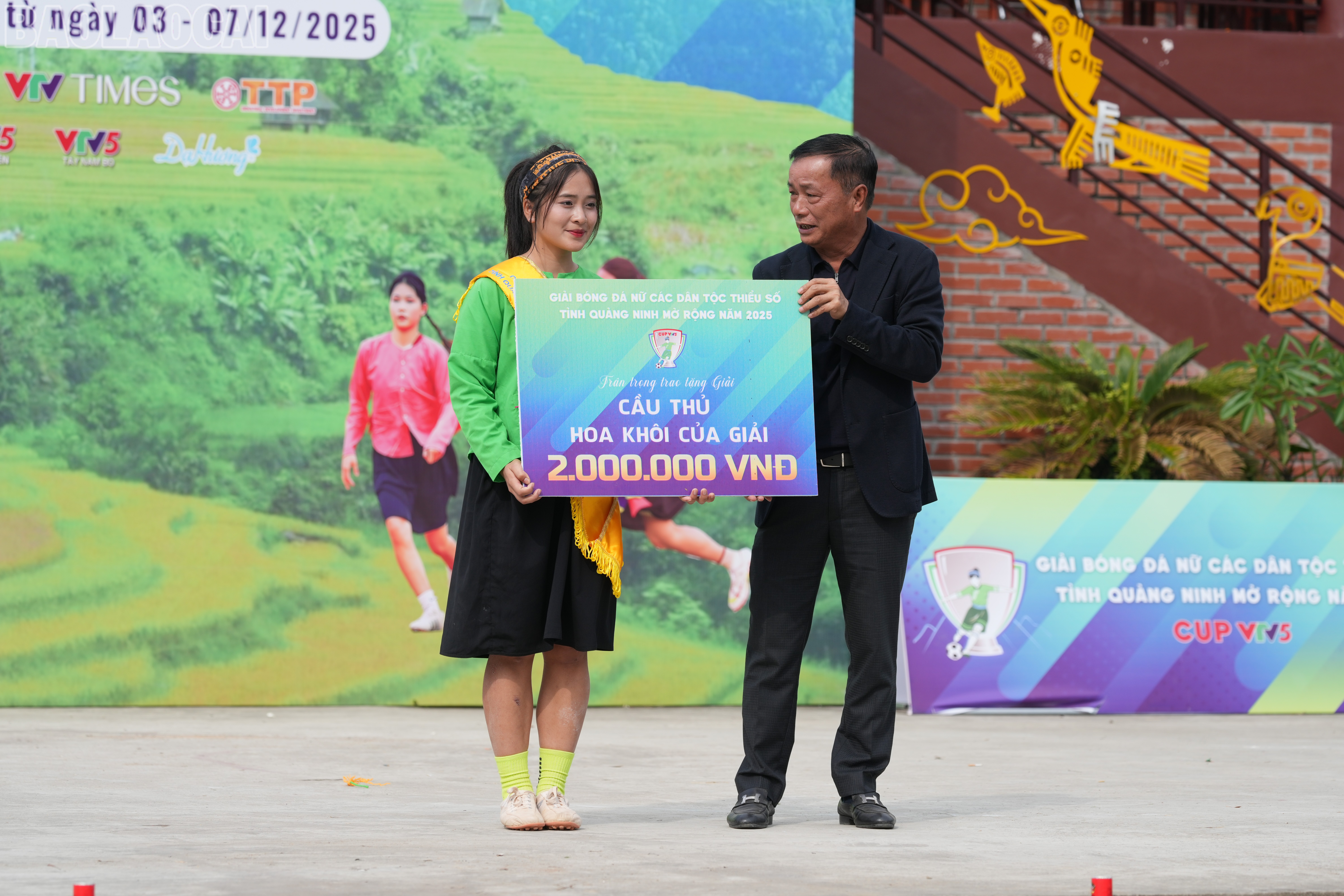 Hoang Phuong Thuy fick turneringens Miss-pris. baolaocai-tl_qk-07056.jpg