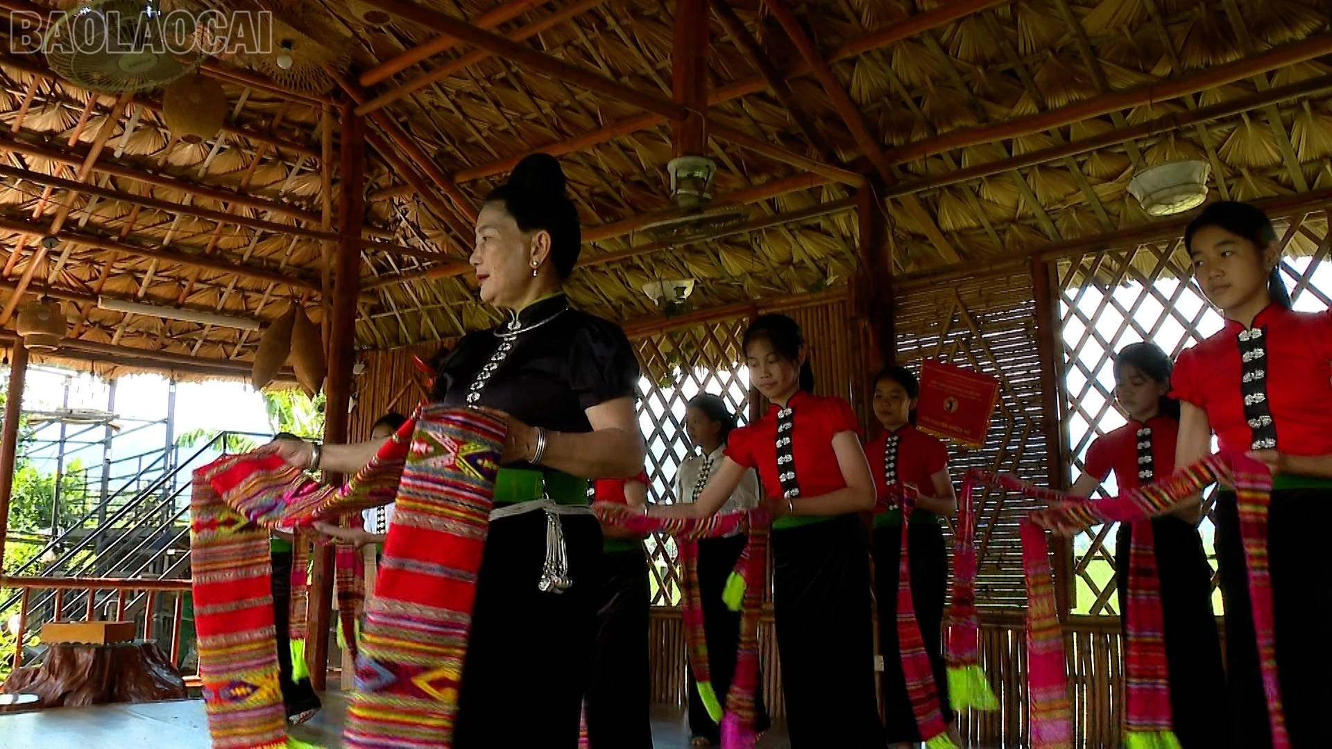 baolaocai-tl_644-675800-10-44-19still009.jpg