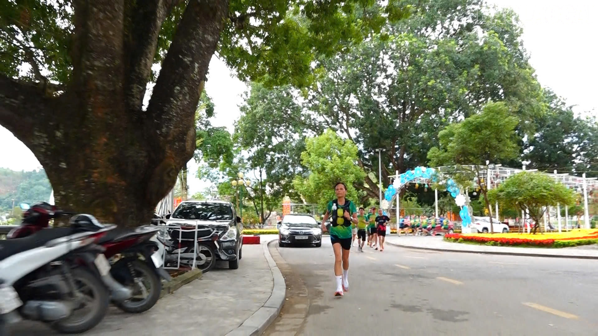 Jeden Tag übt Frau Vu Thi Dung fleißig Joggen. baolaocai-tr_z7062815007040-ef58278b347a479b5368583fa6109137.jpg