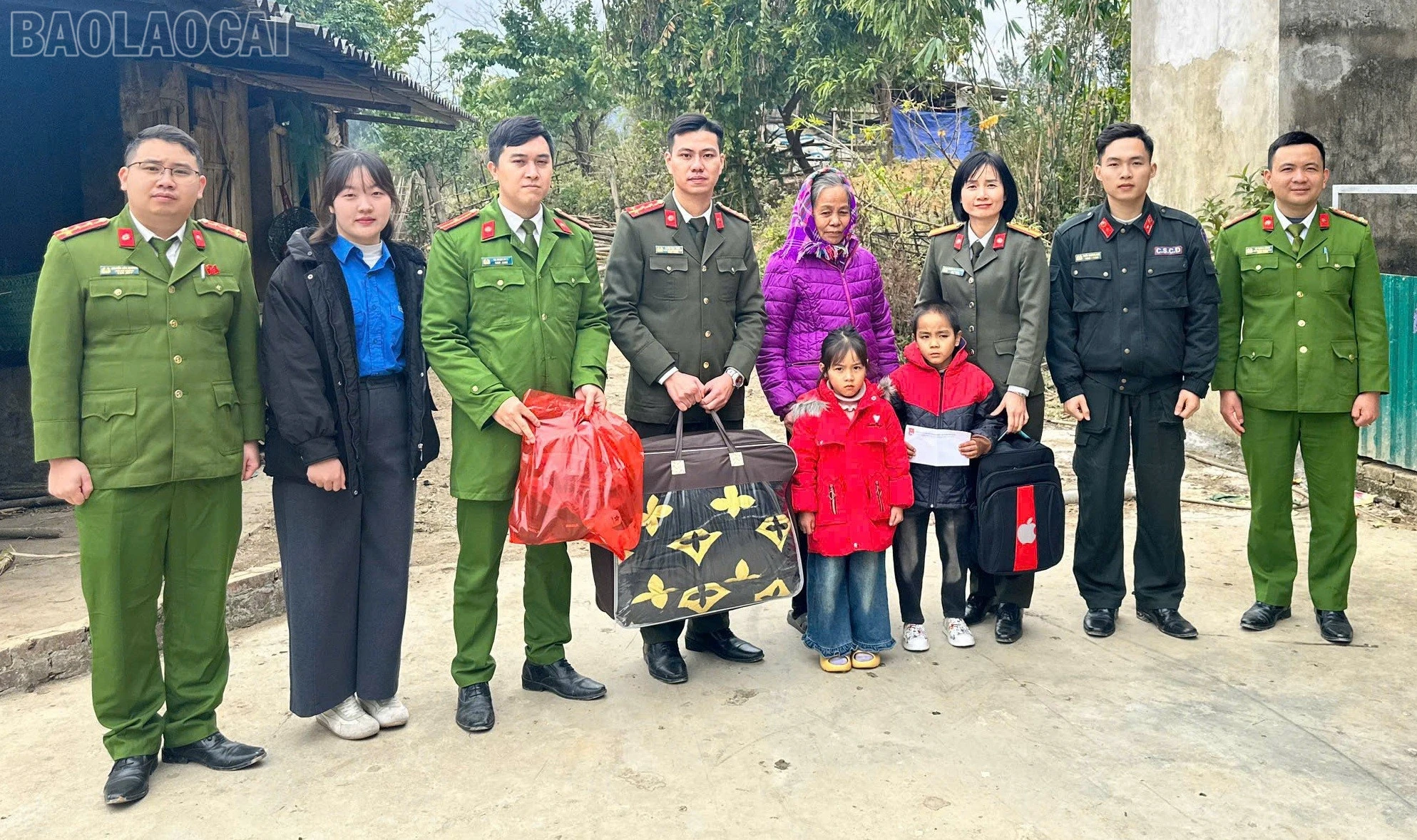 baolaocai-tl_z7463966987571-41b57747bbd1554fe9b2fe234f8956db.jpg