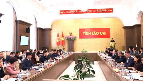 Thứ trưởng Bộ Y tế Đỗ Xuân Tuyên làm việc với tỉnh Lào Cai về triển khai Nghị quyết số 72 của Bộ Chính trị