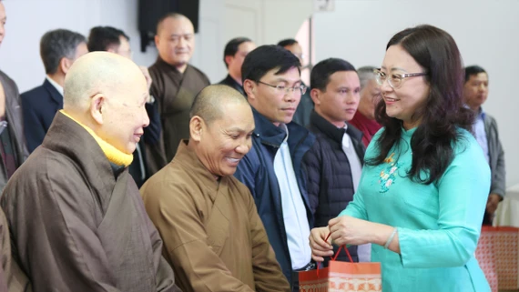 Gặp mặt đại biểu chức sắc, chức việc tiêu biểu các tôn giáo