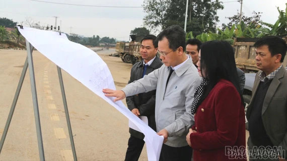 Phó Chủ tịch UBND tỉnh Nguyễn Thành Sinh kiểm tra quy hoạch và tháo gỡ vướng mắc cho các dự án phát triển quỹ đất