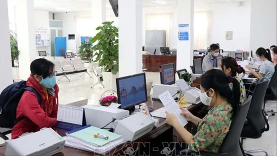 Kết luận của Bộ Chính trị về một số giải pháp đột phá trong tuyển dụng, bố trí, sử dụng, đãi ngộ cán bộ