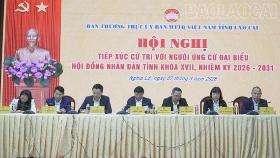 Hội nghị tiếp xúc cử tri tại phường Nghĩa Lộ