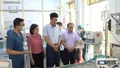 Phó Chủ tịch Thường trực UBND tỉnh Nguyễn Thế Phước thăm, động viên các gia đình nạn nhân vụ sập tường do vỡ bể chứa nước ở xã Gia Hội 