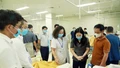 Phó Chủ tịch UBND tỉnh Vũ Thị Hiền Hạnh thăm hỏi các nạn nhân trong vụ tai nạn tại xã Phong Dụ Thượng