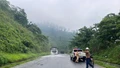Xử lý vết dầu loang đảm bảo an toàn giao thông tại Km52+50m Tỉnh lộ 152 