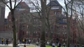Tổng thống Mỹ ký sắc lệnh hạn chế cấp visa cho sinh viên quốc tế tới Harvard