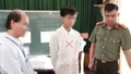 Khởi tố vụ thí sinh dùng camera cúc áo truyền ra ngoài nhờ cứu trợ môn Văn