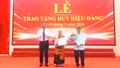 Đồng chí Hoàng Giang - Phó Bí thư Thường trực Tỉnh ủy, Chủ tịch HĐND tỉnh dự và trao Huy hiệu Đảng tại Gia Phú