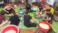 Nhân dân phường Cầu Thia gói gần 2.000 chiếc bánh chưng gửi tặng bà con vùng lũ Thái Nguyên