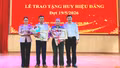 Đảng ủy xã Phúc Khánh và Cảm Nhân trao tặng Huy hiệu Đảng đợt 19/5