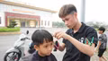 Chàng trai 21 tuổi đều đặn cắt tóc miễn phí cho học sinh