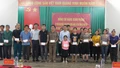 Bí thư Tỉnh ủy Phú Thọ Đặng Xuân Phong thăm và tặng quà người dân khu tái định cư Làng Nủ
