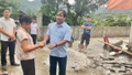 Dông lốc làm tốc mái nhà và đổ cây xanh