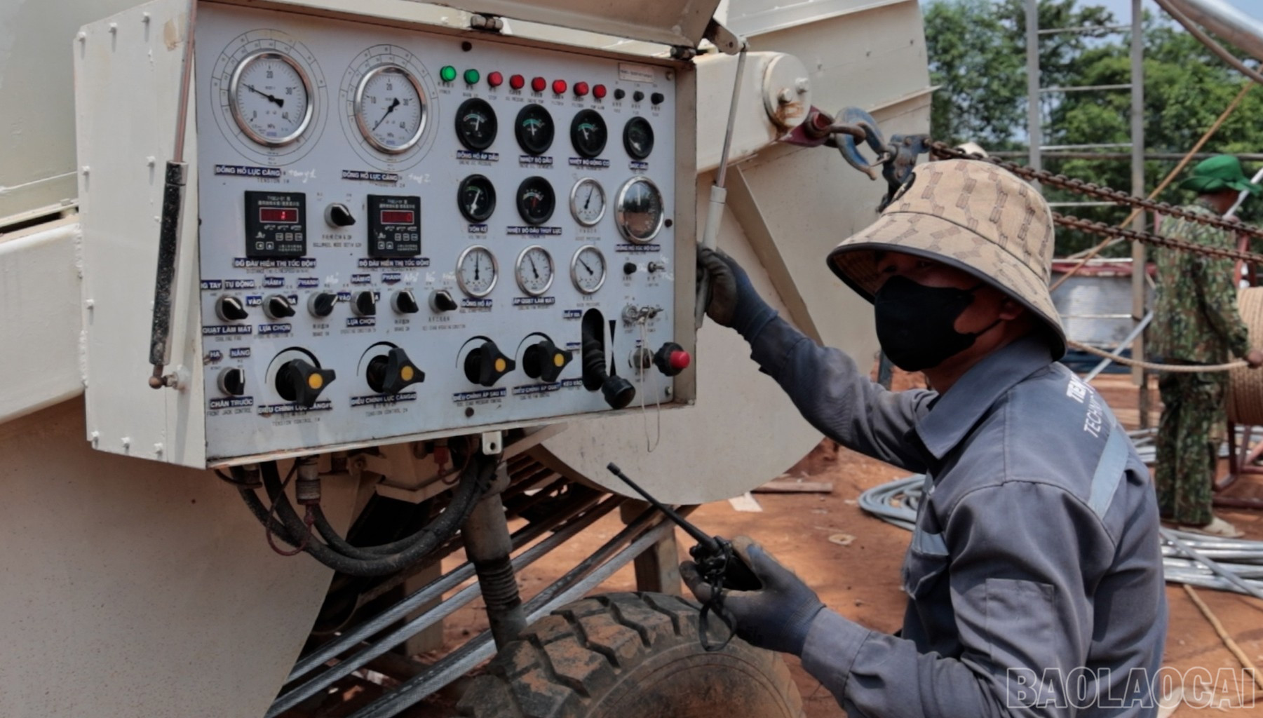 Các bộ phận phối hợp nhịp nhàng. baolaocai-br_500kv-13.jpg