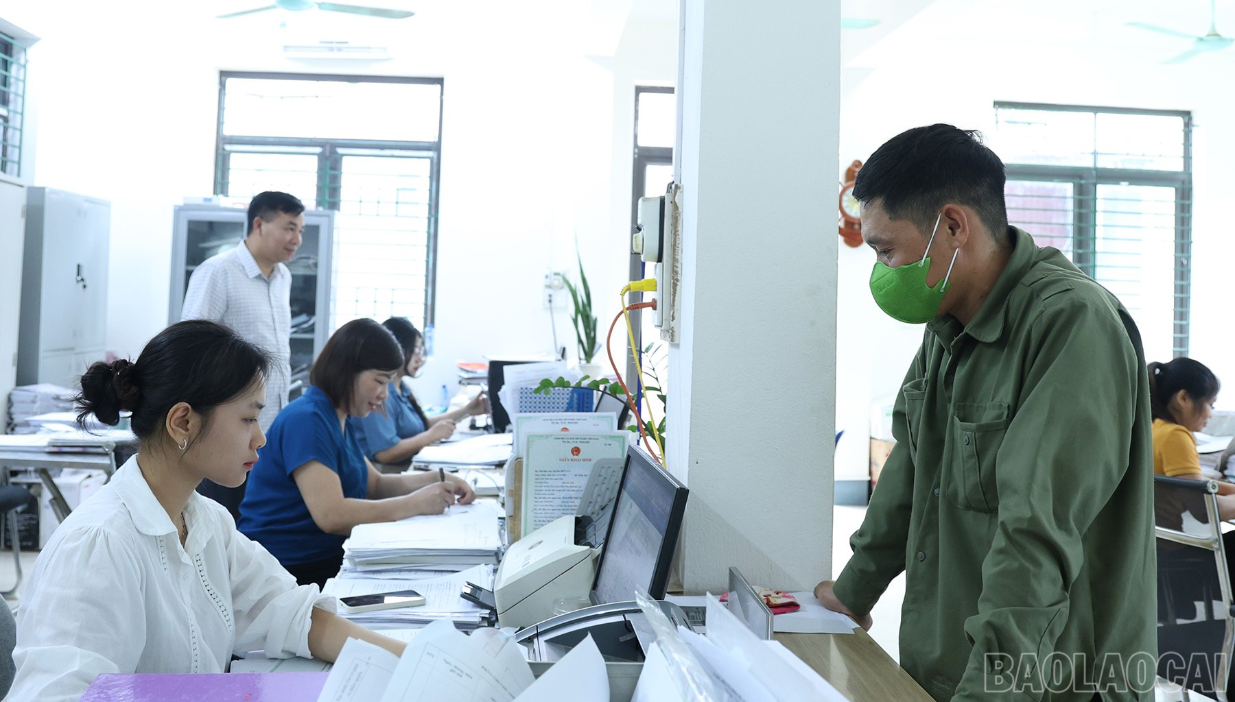 Hoạt động phục vụ công dân vẫn duy trì bình thường. baolaocai-br_img-1264.jpg