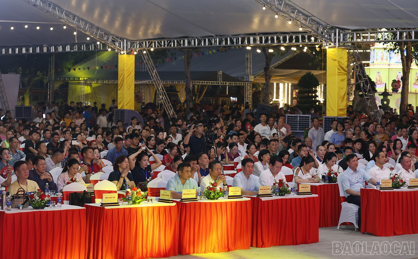 Các đại biểu tham dự chương trình. baolaocai-br_img-4643.jpg