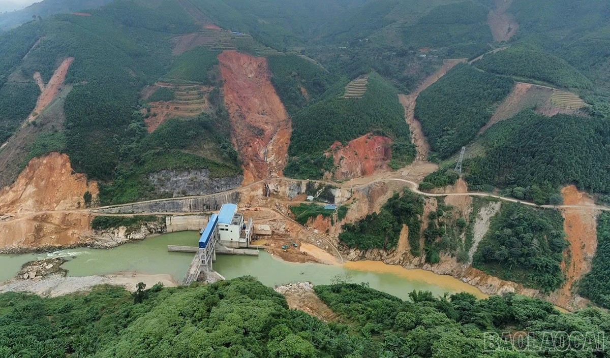 La central hidroeléctrica de Nam Luc sufrió graves daños debido a inundaciones y deslizamientos de tierra en 2024. baolaocai-br_namluc-1.jpg