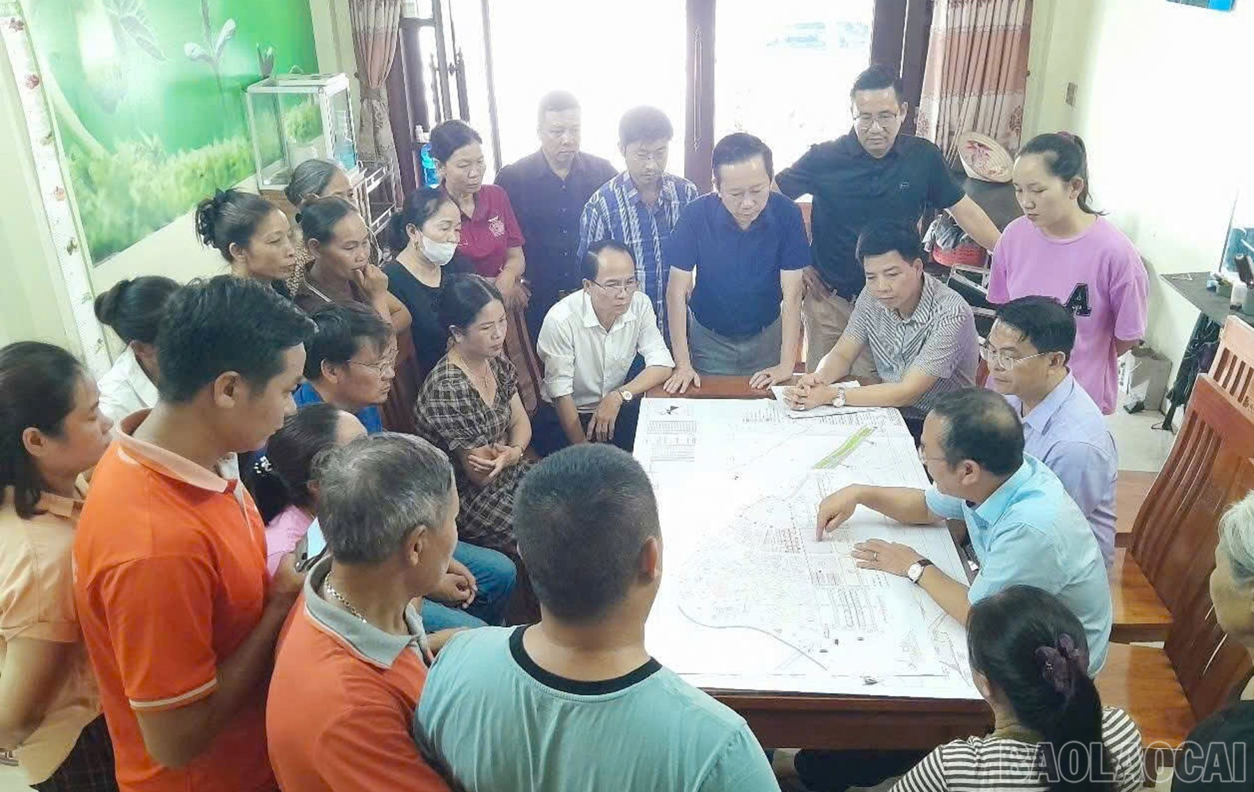Lãnh đạo UBND thành phố Lào Cai gặp gỡ, đối thoại với người dân. baolaocai-br_ahct.jpg