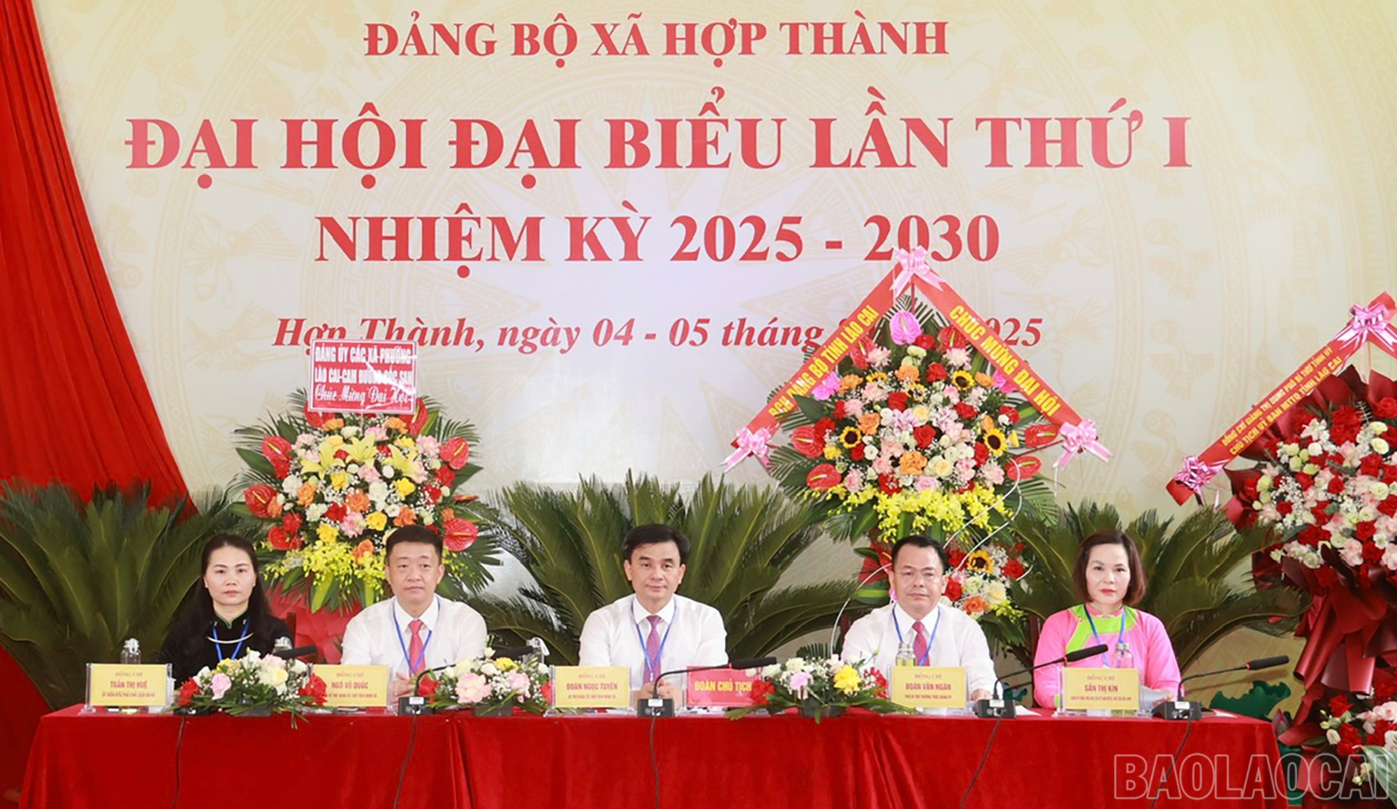 Đoàn Chủ tịch điều hành đại hội. baolaocai-br_dh-5.jpg