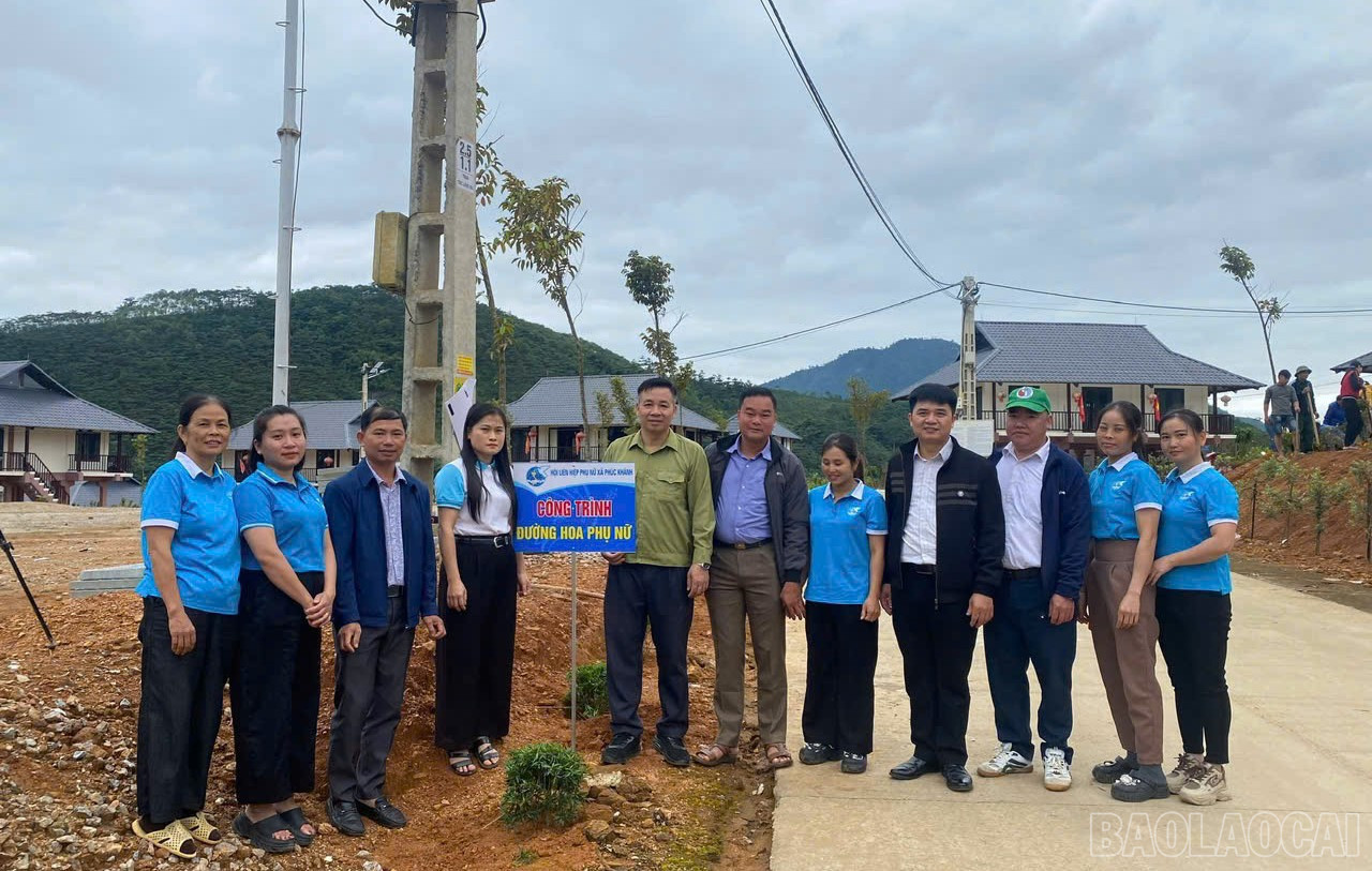 Innvielse av kvinnenes blomsterveiprosjekt i Lang Nu landsby. baolaocai-br_pnpk-8.jpg