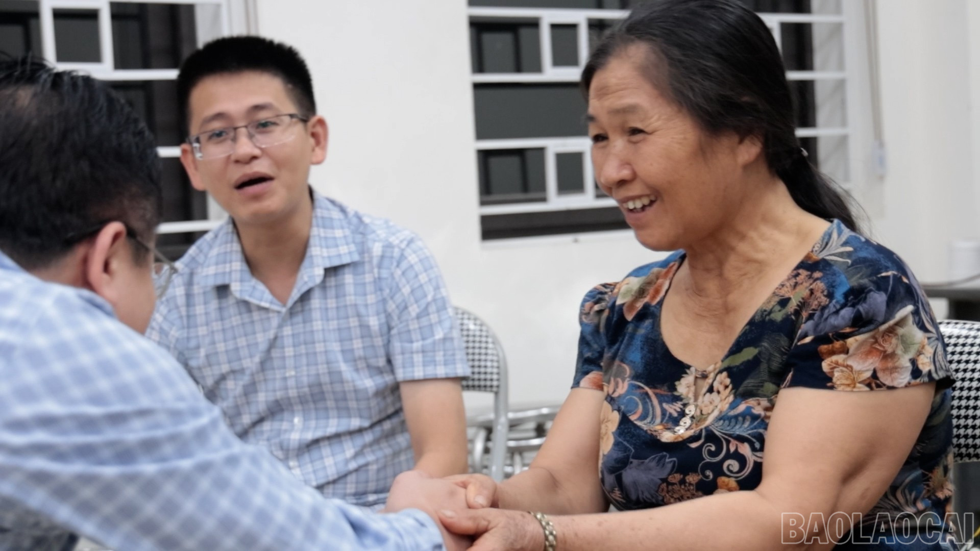Những cuộc gặp gỡ, đối thoại trực tiếp với người dân đã giúp bà con hiểu rõ hơn về ý nghĩa và tầm quan trọng của dự án, từ đó tạo sự tin tưởng và đồng thuận cao với cấp ủy đảng, chính quyền địa phương. Điều này là tiền đề quan trọng để triển khai hiệu quả các hạng mục dự án trong thời gian tới. baolaocai-br_gpmb-2.jpg