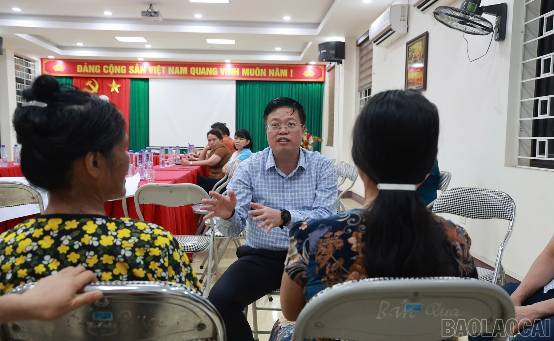 ...đồng thời, cam kết đảm bảo cuộc sống mới của người dân sau tái định cư được cải thiện và tốt đẹp hơn. baolaocai-br_gpmb-16.jpg