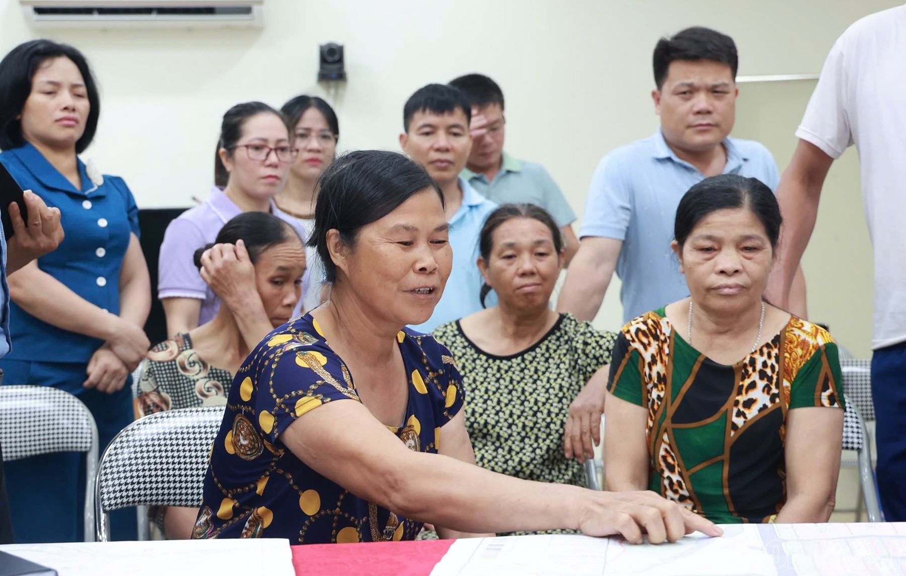 Các chính sách hỗ trợ chuyển đổi mục đích sử dụng đất, chuyển đổi việc làm cũng được nhiều bà con quan tâm. baolaocai-br_gpmb-14.jpg