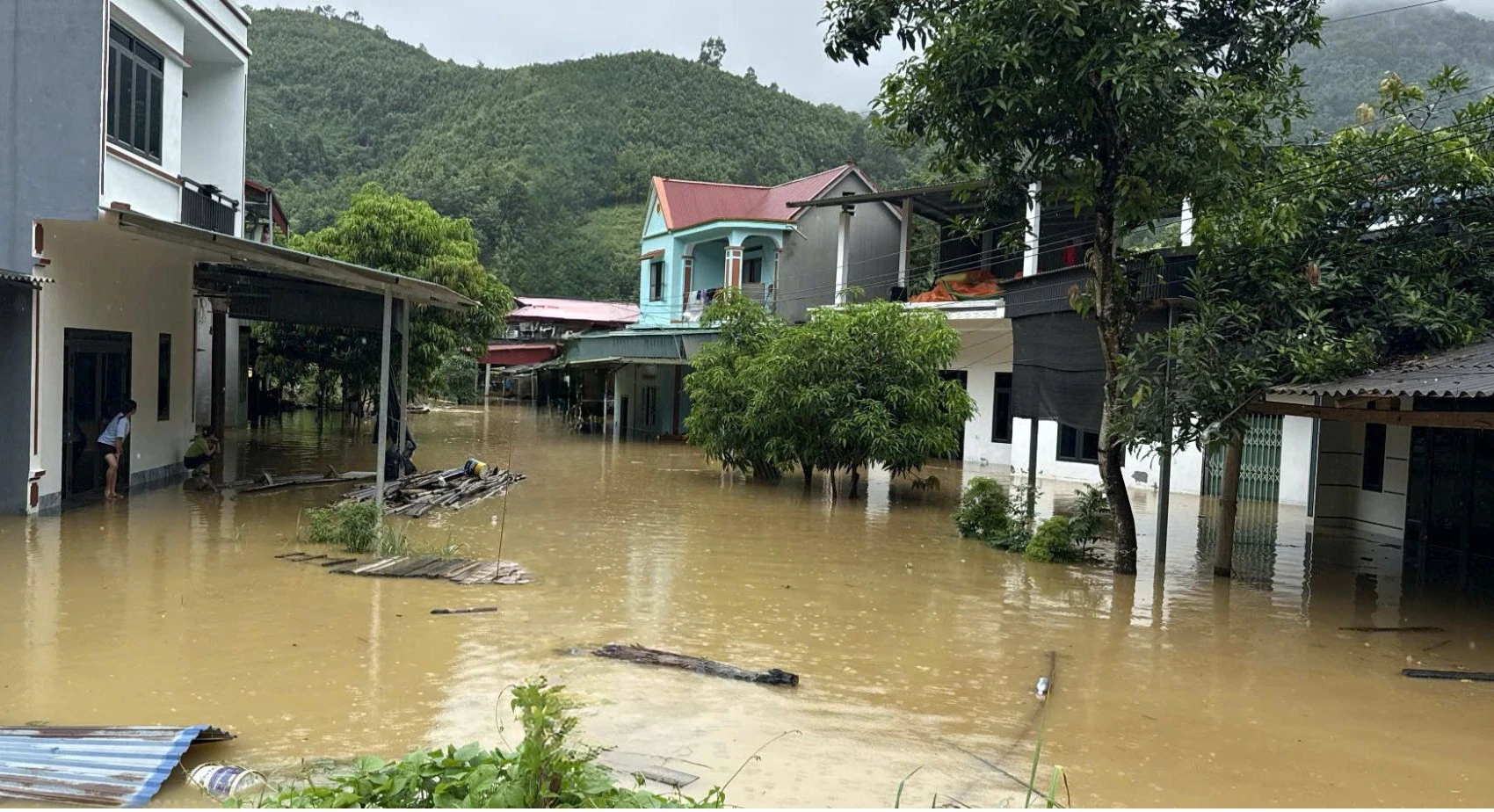 Khu vực bản Trang có 25 hộ dân bị cô lập.