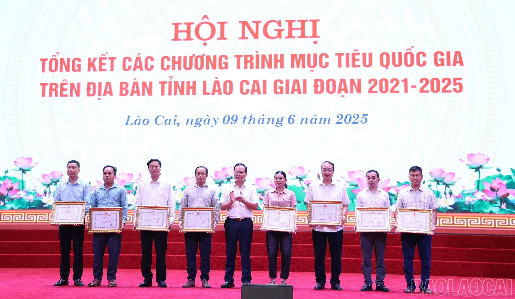 Nhiều tập thể, cá nhân có thành tích xuất sắc trong phong trào thi đua thực hiện các chương trình mục tiêu quốc gia giai đoạn 2021 - 2025 được nhận Bằng khen của UBND tỉnh. baolaocai-br_img-2125.jpg