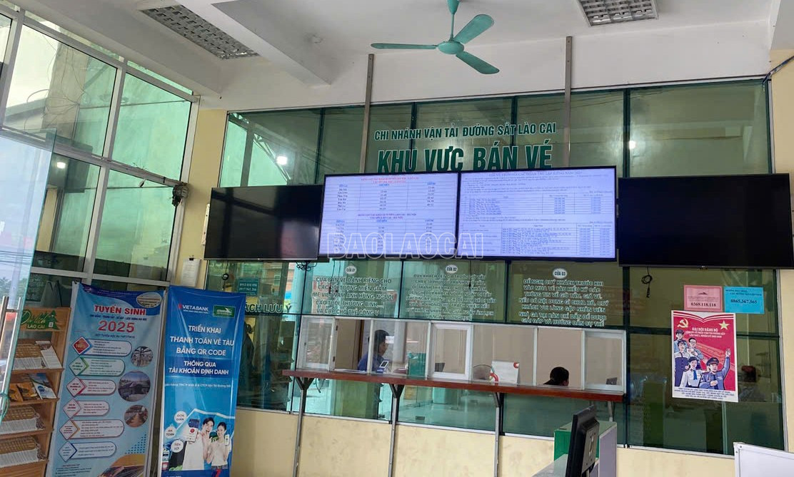 Passengers who miss their train can contact Lao Cai station to get their train tickets refunded. baolaocai-c_z7064795633916-7f80d6d3230f6614e475ec9b57f11170.jpg