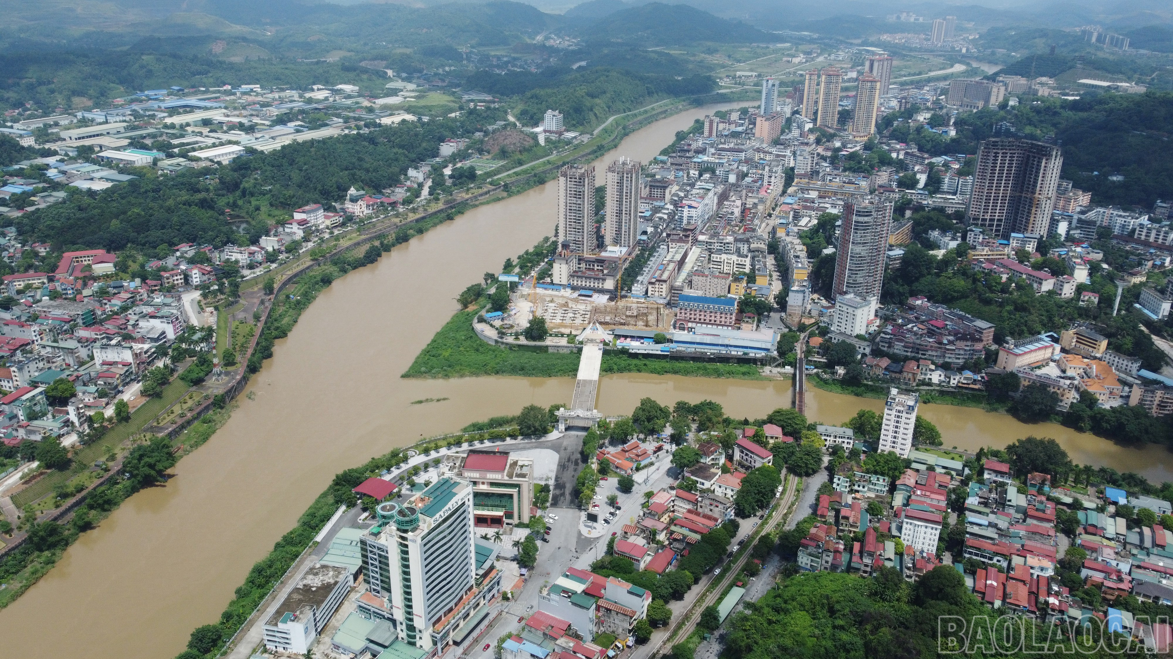 Lào Cai tiếp tục khẳng định vị trí đầu cầu, trung tâm kết nối giao thương. baolaocai-br_dji-0557.jpg