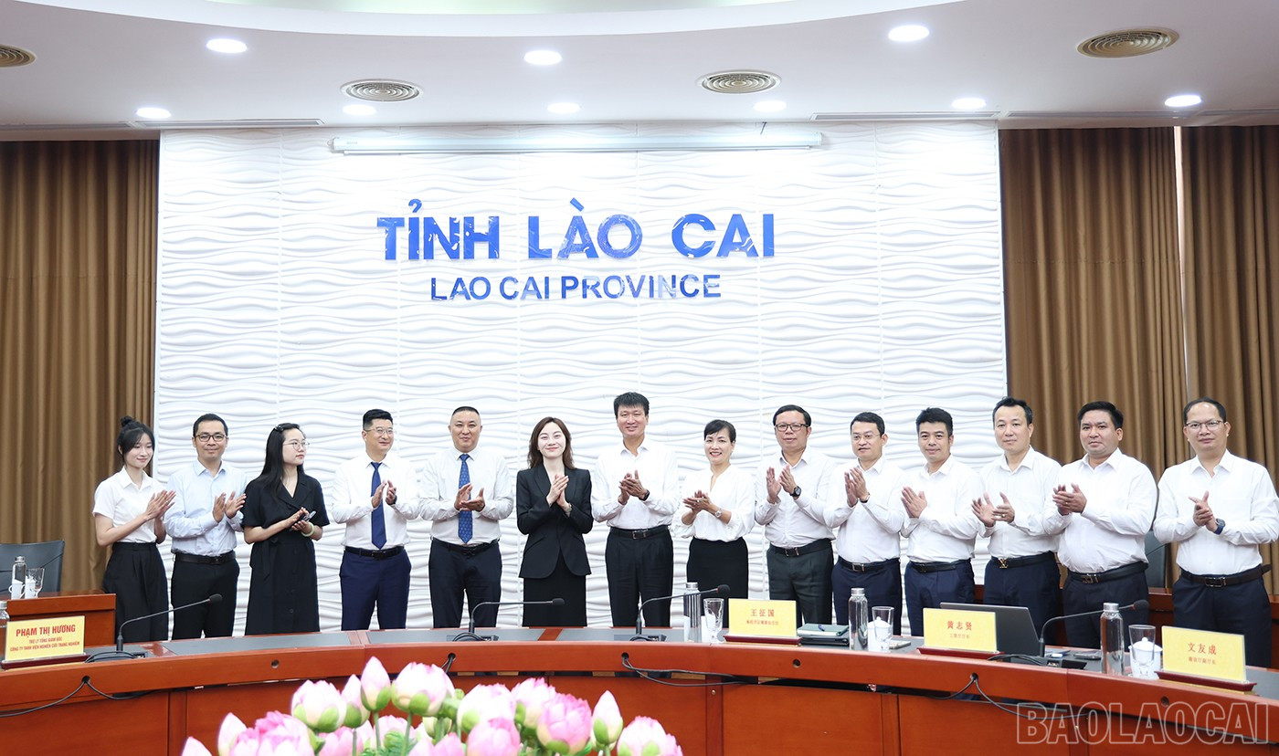 Chủ tịch UBND tỉnh Trần Huy Tuấn mong muốn hai bên sẽ đẩy mạnh hợp tác thông qua các dự án cụ thể. baolaocai-br_img-4384.jpg