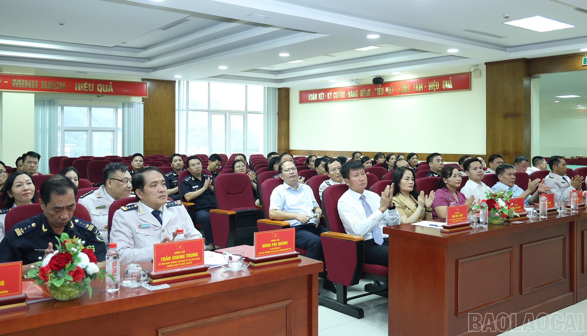 Các đại biểu dự hội nghị. baolaocai-br_img-2809.jpg