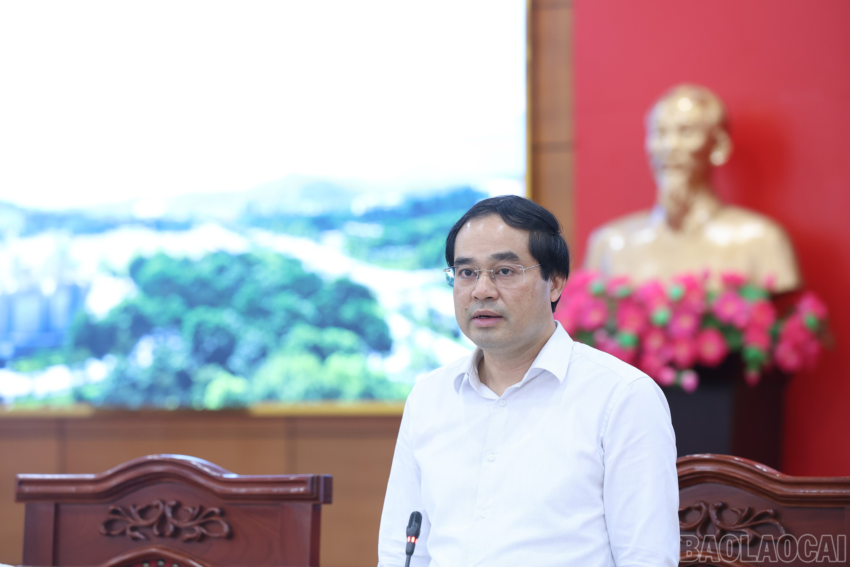 Đồng chí Bí thư Tỉnh ủy, Chủ tịch UBND tỉnh đề nghị hoàn thành các công việc còn dang dở, sẵn sàng cho công tác sáp nhập và vận hành mô hình chính quyền địa phương 2 cấp. baolaocai-br_img-0077.jpg