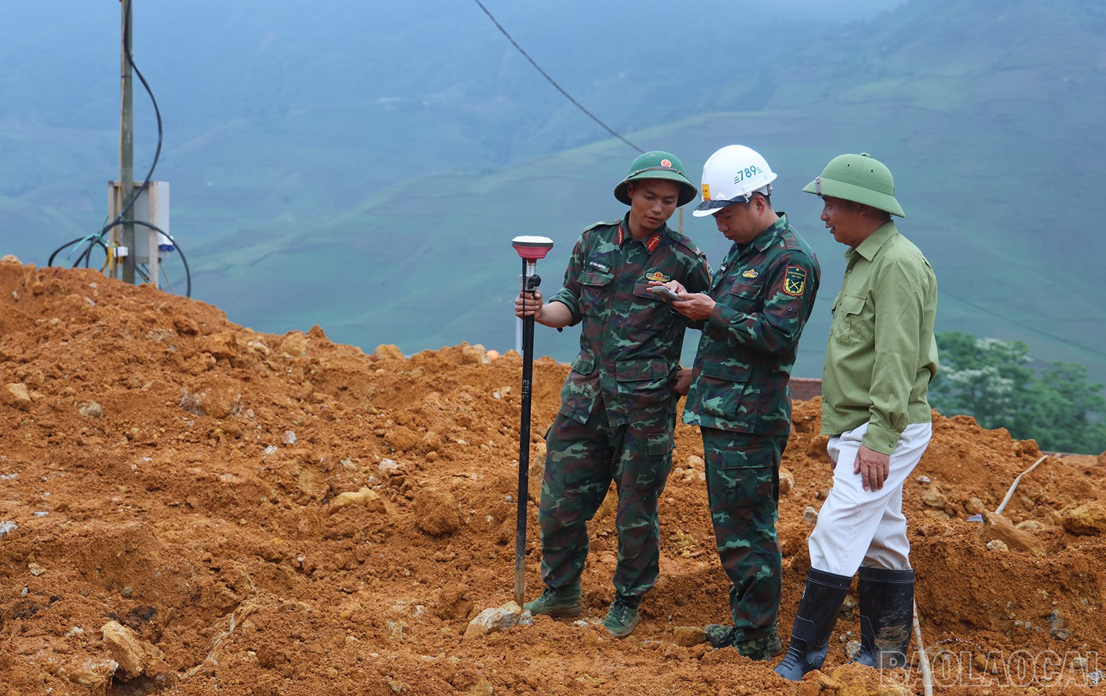 Từng phần việc được phối hợp nhịp nhàng, chính xác. baolaocai-br_img-7981.jpg