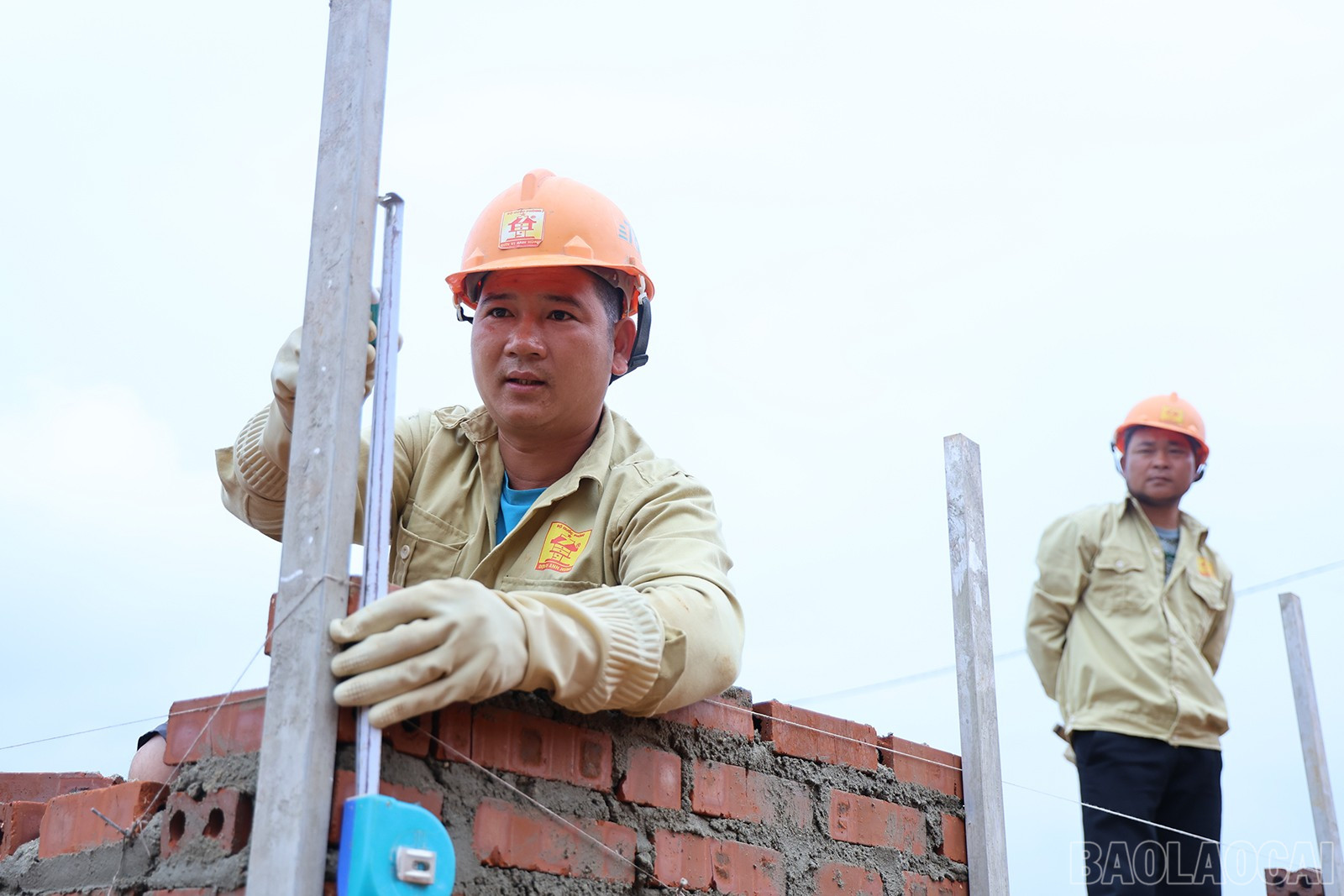 Những người lính thợ xây nhà cho người dân bằng cả trái tim. baolaocai-br_img-7902.jpg