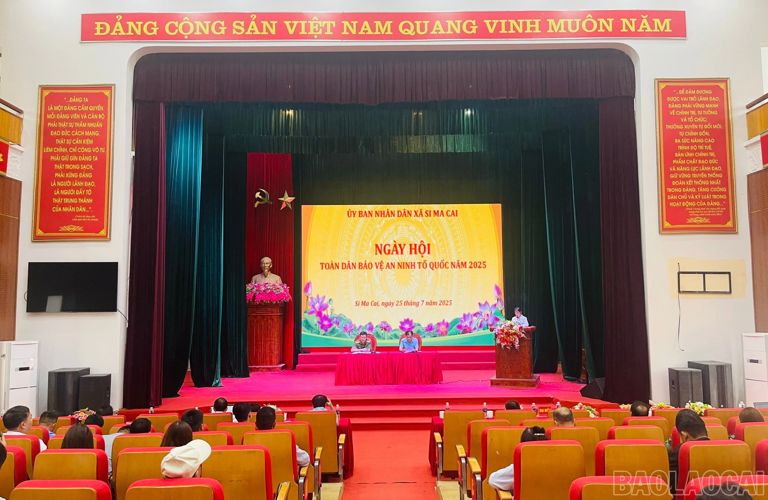 Quang cảnh ngày hội.