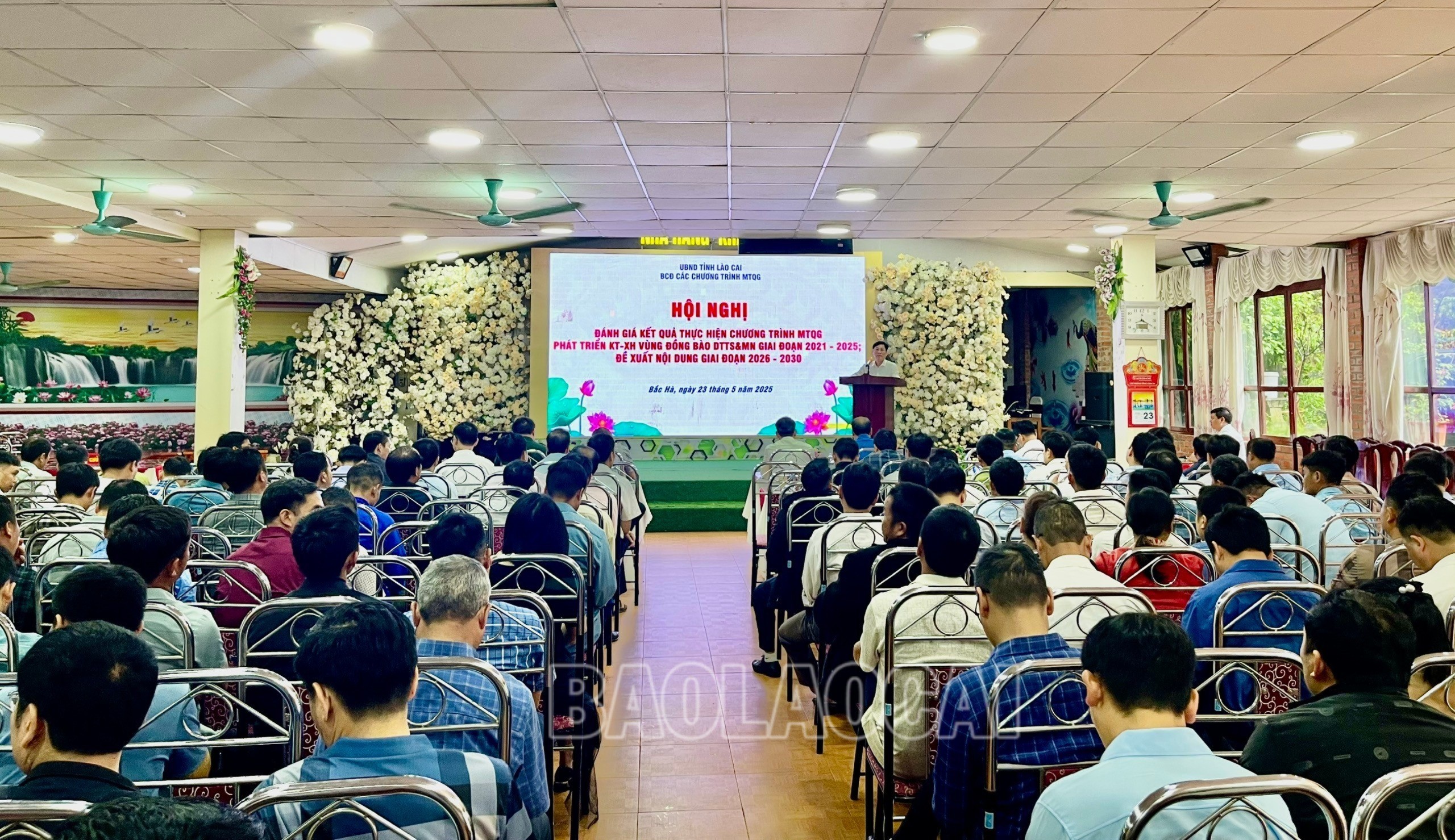 컨퍼런스 장면. quang-canh-hn-213.jpg