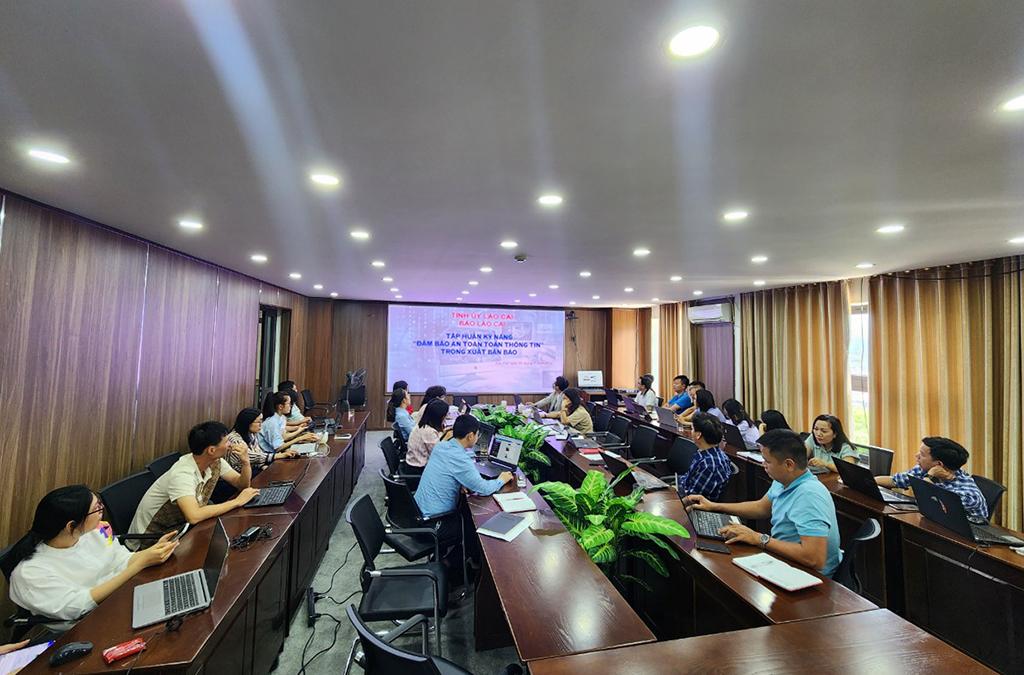 Quang cảnh buổi tập huấn. a1111.jpg