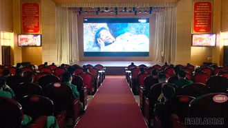 Bộ Chỉ huy Quân sự tỉnh tổ chức sinh hoạt chính trị thông qua trình chiếu phim “Mưa đỏ”