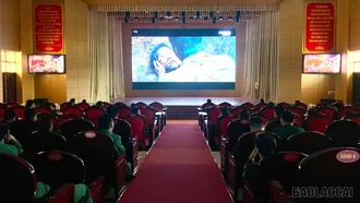 Bộ Chỉ huy Quân sự tỉnh tổ chức sinh hoạt chính trị thông qua trình chiếu phim “Mưa đỏ”