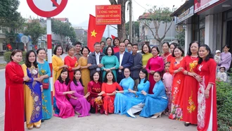 Khánh thành tuyến đường cờ Đảng, cờ Tổ quốc tại phường Cam Đường