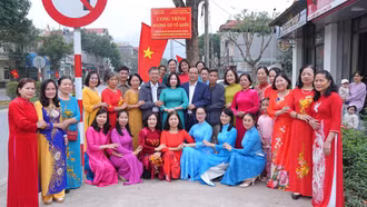 Khánh thành tuyến đường cờ Đảng, cờ Tổ quốc tại phường Cam Đường