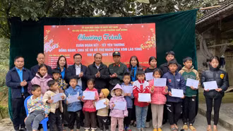 Chương trình “Xuân đoàn kết - Tết yêu thương” tại xóm Láo Túng