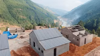 Dự án tái thiết thôn Kho Vàng: Phấn đấu đến 5/12 hoàn thành việc cất nóc 35/35 căn nhà 