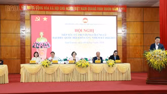 Các ứng cử viên đại biểu Quốc hội Khóa XVI (đơn vị bầu cử số 1 tỉnh Lào Cai) tiếp xúc cử tri, vận động bầu cử